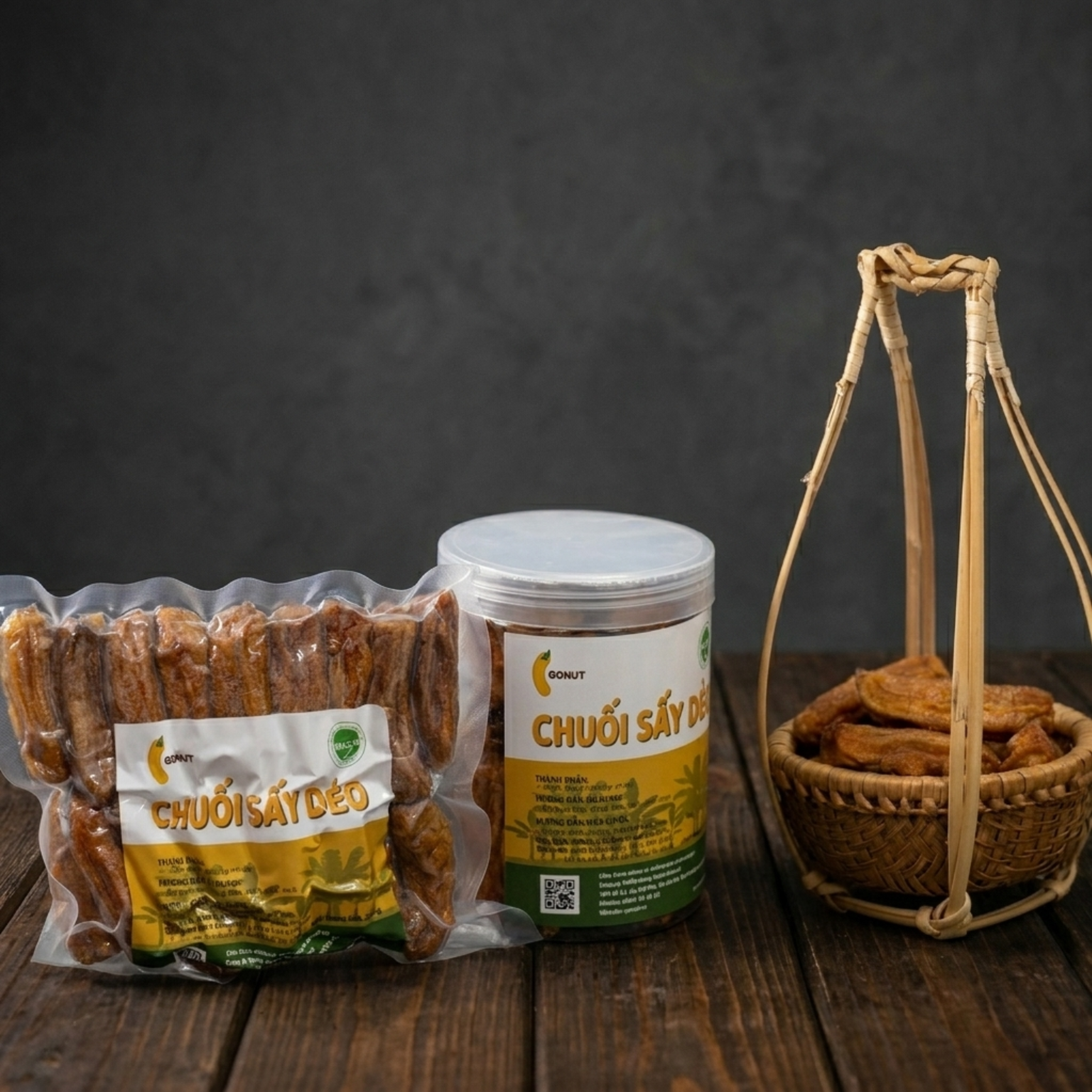 Gonut whole dried bananas in a box